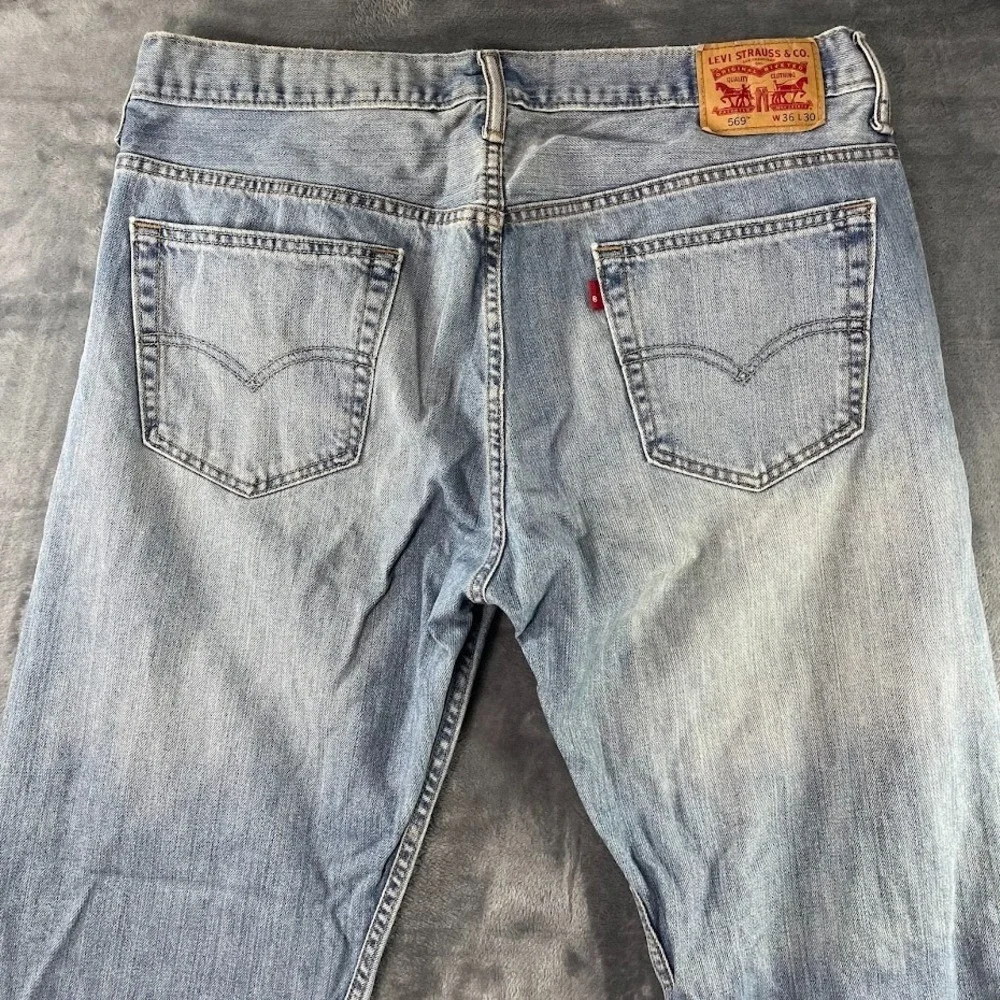 Levi's 569 Jeans Mens 36x30 Fits 38x30 Blue light Wash Straight Relaxed Denim